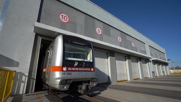 北京地铁燕房线实现最高等级全自动运行 列车自动驶出车库(12月19